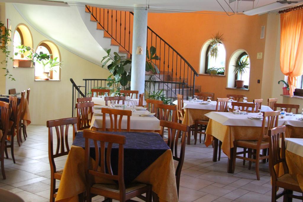Hotel Ristorante Belsito Borgo San Dalmazzo Buitenkant foto