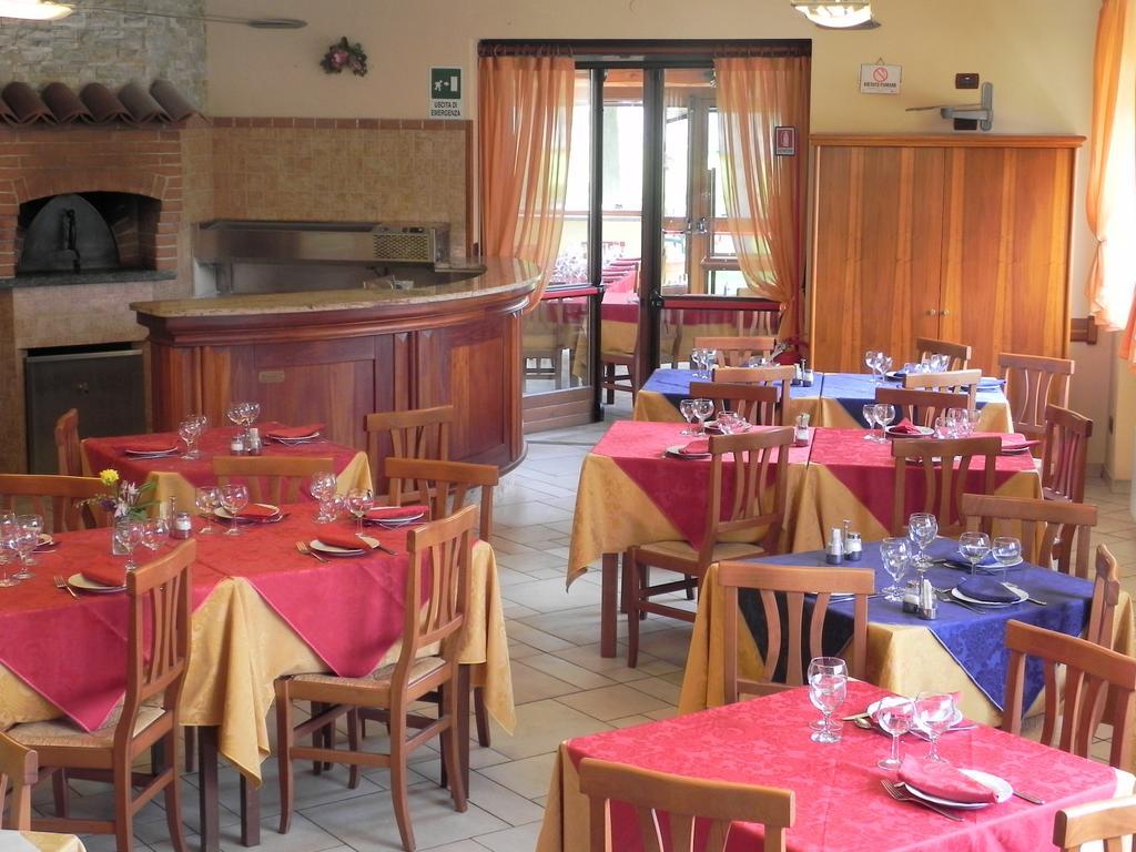 Hotel Ristorante Belsito Borgo San Dalmazzo Buitenkant foto