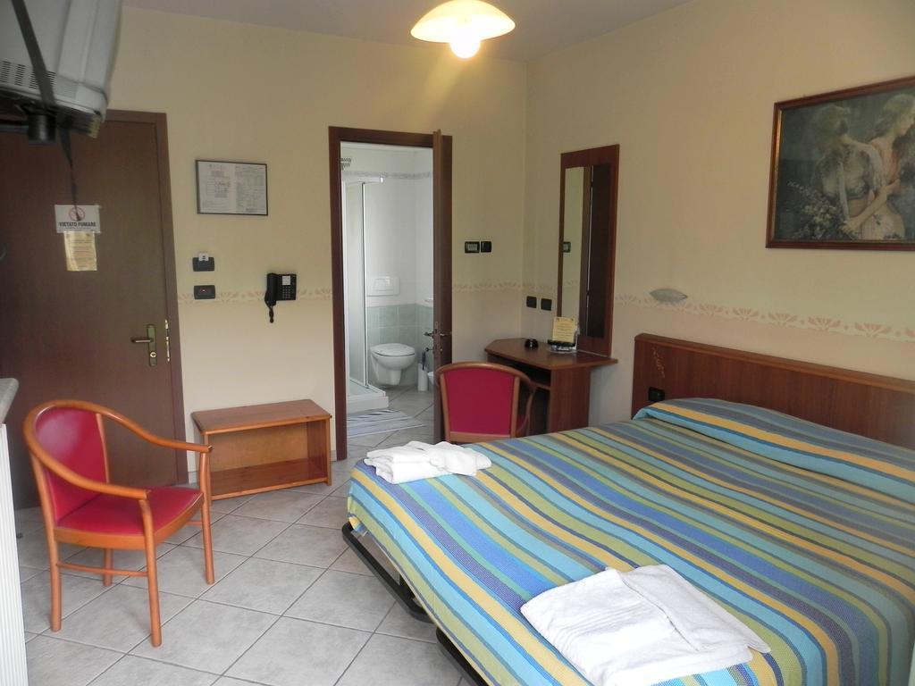 Hotel Ristorante Belsito Borgo San Dalmazzo Buitenkant foto